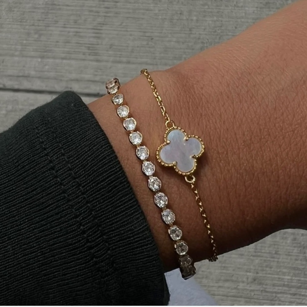 ✨BESTSELLING CLOVER BRACELET - Picture 2 of 4